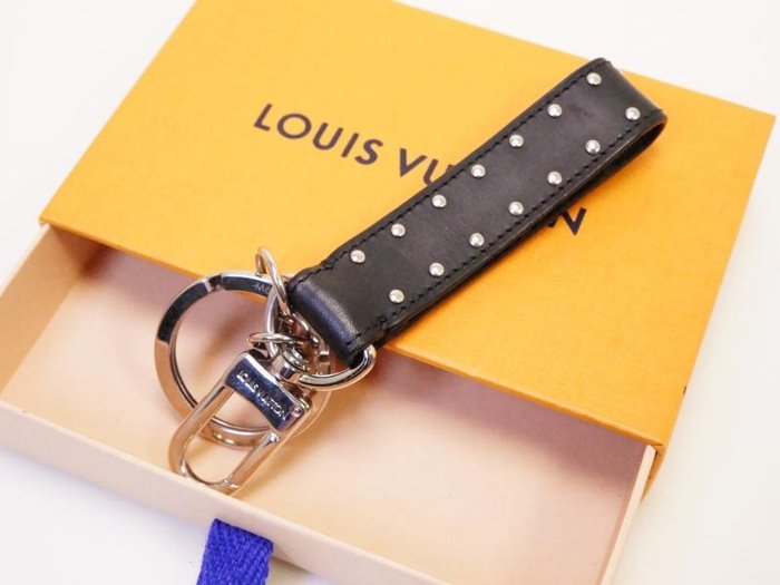 Sold at Auction: Louis Porte, Louis Vuitton Monogram Porte Cles Dragonne  Keychain