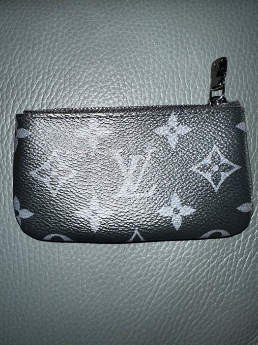 LOUIS VUITTON CARD HOLDER VS KEY CLES POUCH + WHAT FITS INSIDE