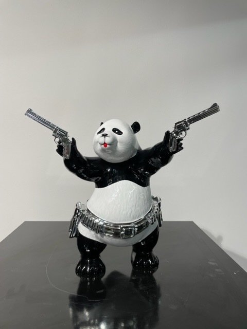 Van Apple - Street Panda - Guns Up