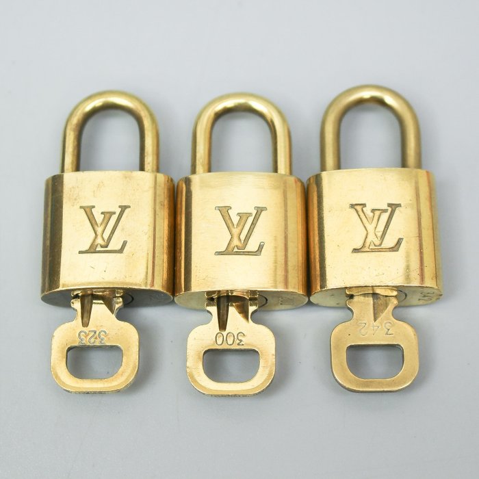 LOUIS VUITTON Brass Lock and Key Set #300 228355