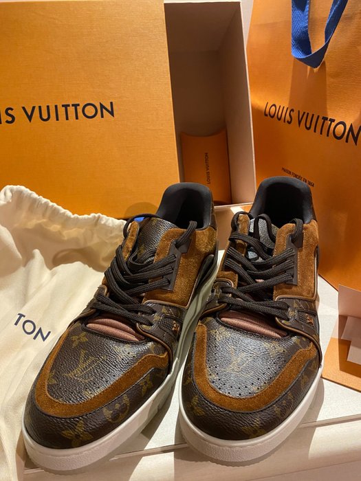LOUIS VUITTON Burgundy Sneakers Size 8 1/2