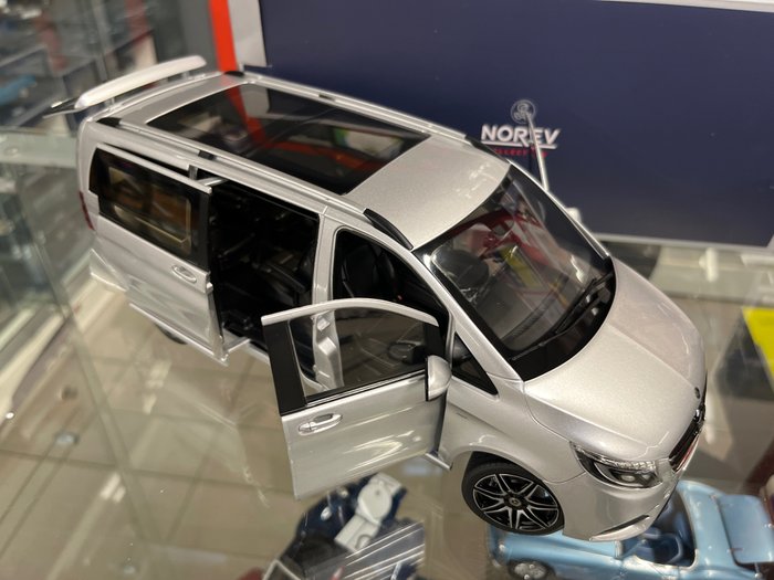 Norev 1:18 - 模型旅行车 -Mercedes-Benz Classe V AMG-Line 2018