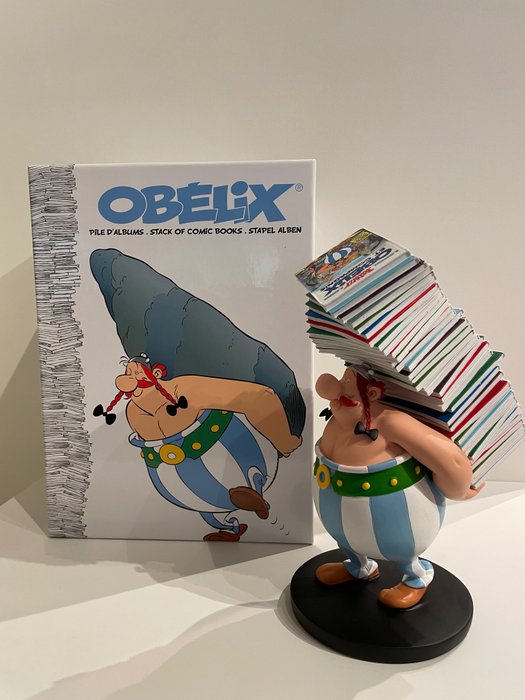 Plastoy - Collectoys - Asterix - 1 - Obélix pile d'albums / Obelix met boekenstapel - 25 cm