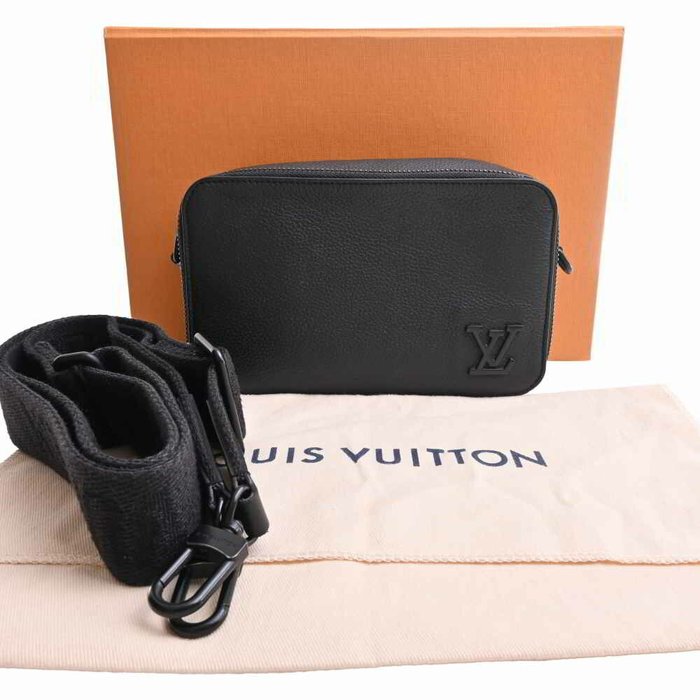 Louis Vuitton Pre-owned Alpha Wearable Shoulder Bag - Black