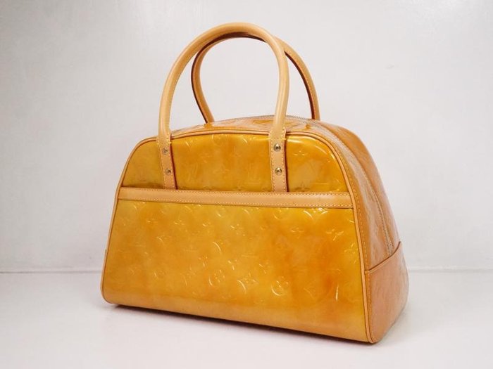 Sold at Auction: AUTHENTIC LOUIS VUITTON VERNIS BEDFORD PATENT LEATHER HAND  BAG