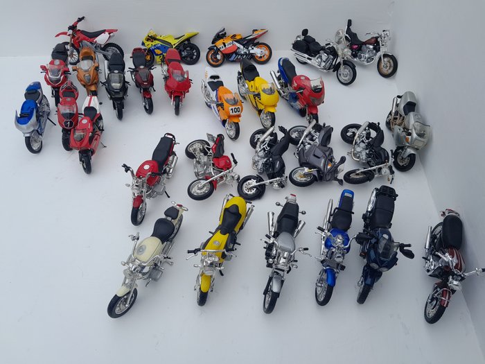 Maisto- Minichamps 1:18 - Moto miniature (28) - Collection of Racing &  Leisure Motorbikes by Yamaha , Honda , BMW, Harley Davidson etc. - Catawiki