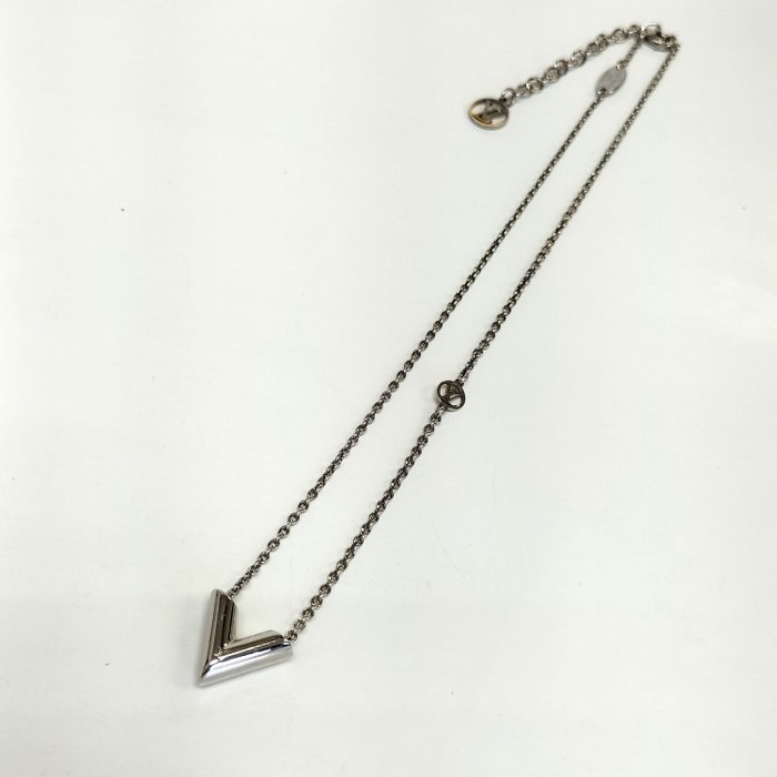 Louis Vuitton Collier Dice Gambling Necklace Silver Metal