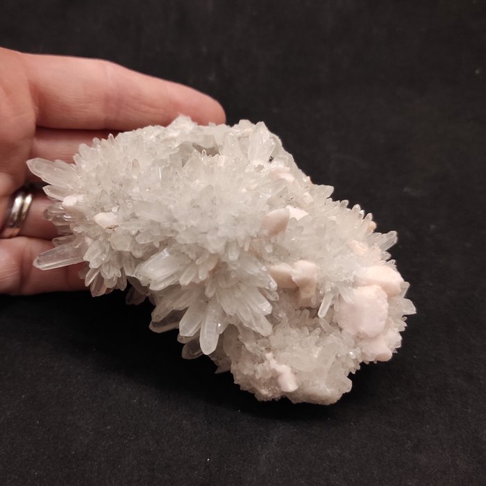 Jalino 石英搭配粉色菱锰矿 水晶矩晶体 - 高度: 6 cm - 宽度: 10 cm- 220 g