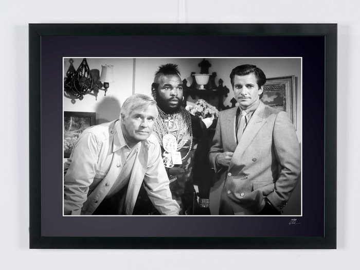 The A-Team - Classic TV - George Peppard & Cast Actors on Set - Wooden Framed 70X50 cm - Limited Edition Nr 01 of 30 - Serial ID 30629 - Original Certificate (COA), Hologram Logo Editor and QR Code