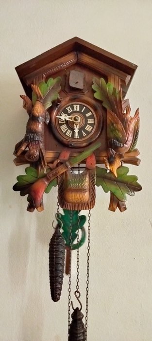 Péndulo - reloj de cuco escena de caza de la selva negra en condiciones de funcionamiento sin reloj - madera tallada - mediados del siglo XX