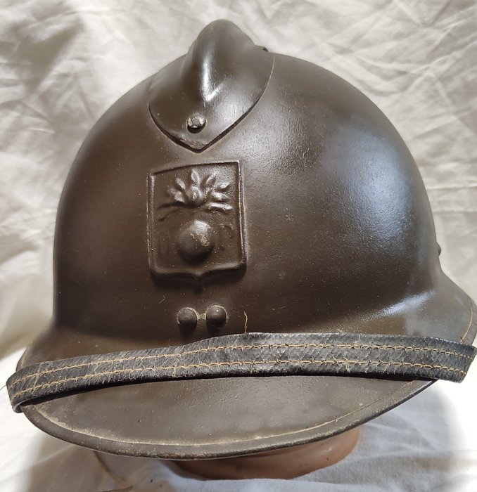 法国 - 法国头盔型号Adrian 1926。 - 军用头盔