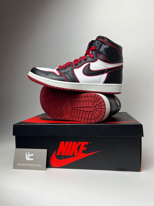 Nike - Air Jordan 1 Retro High 'Bloodline' Collectable object
