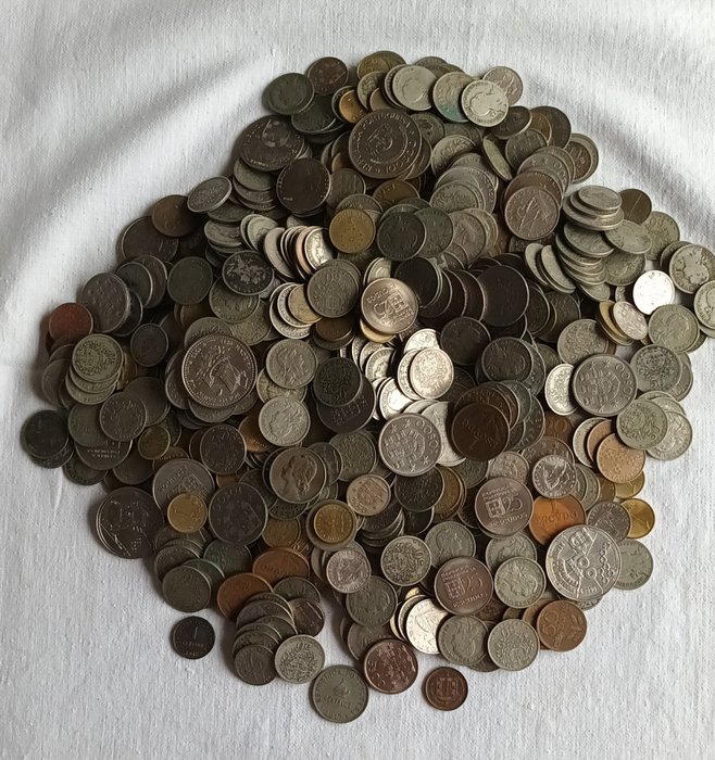 Portugal. Republic. Lote de 4kg de moedas. 1918 a 2001