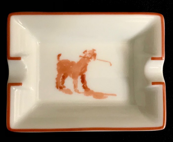 Hermès - Hamutartó - HERMÈS . A superb ashtray, “ vendeen  griffon dog with a saddle in the mouth ”  Collection “ hunting - finom porcelán