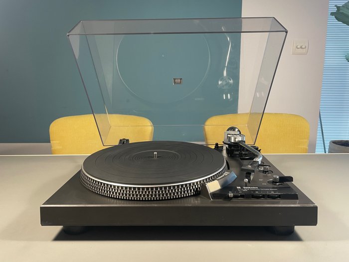 Technics - SL-1900 Fully-Automatic Direct-Drive Turntable Record