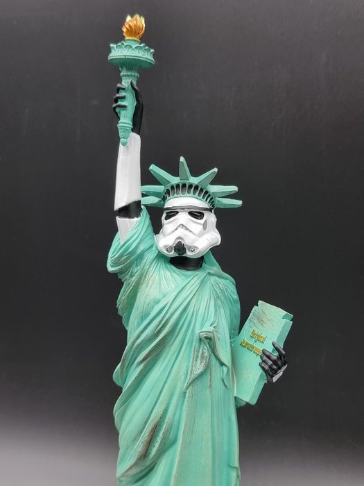 Statua della Libertà Stormtrooper - dipinta a mano - Resina