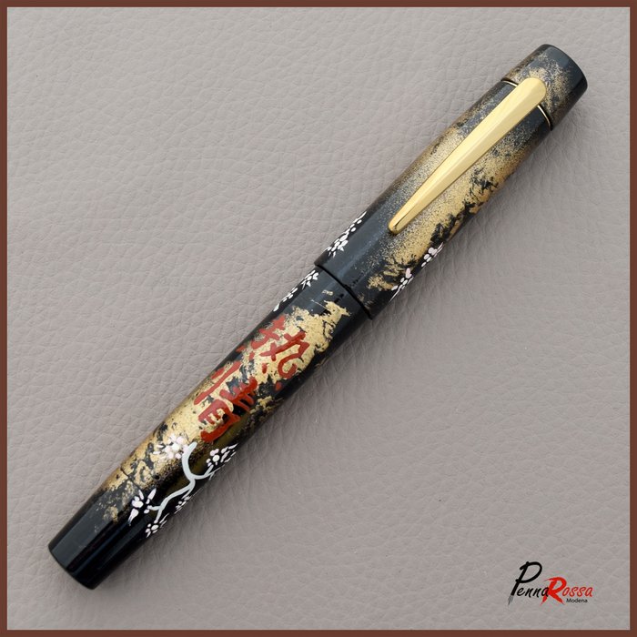 PennaRossa Modena - PR165 The Artist oversize Japan "Passion VI" - laccata a mano con lacca Urushi e pigmenti oro - Fyllepenn