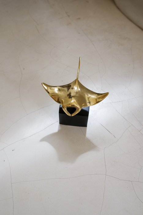 Escultura, NO RESERVE PRICE - Sculpture Manta Ray on a Base - 11.5 cm - Bronze
