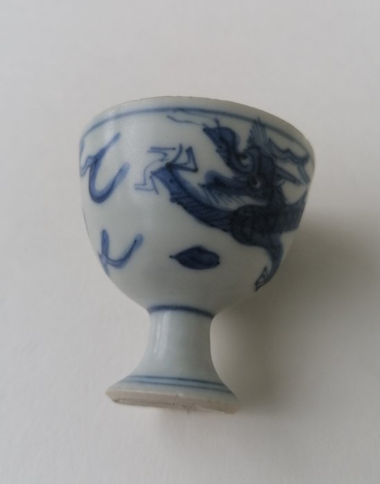 Coppa del vino (1) - Blu e bianco - Porcellana - Raccolta del carico dell'Hatcher - 17th century Ming/ Transition period - Cina - Chongzhen (1620-1670)