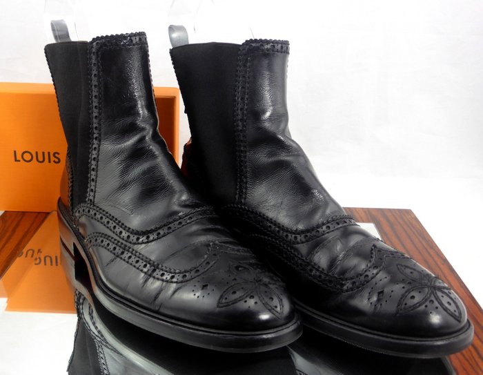 Leather biker boots Louis Vuitton Black size 39.5 EU in Leather