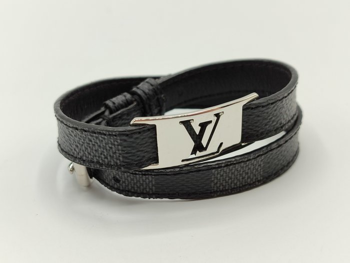 Louis Vuitton LV Slim Bracelet Grey Monogram Eclipse. Size 21