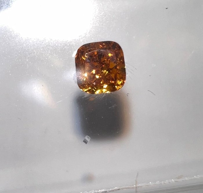 1 pcs 钻石 - 0.23 ct - 枕形 - 深彩橙 - I1 内含一级