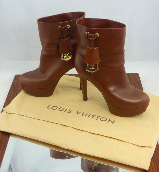 Leather ankle boots Louis Vuitton Brown size 38.5 EU in Leather