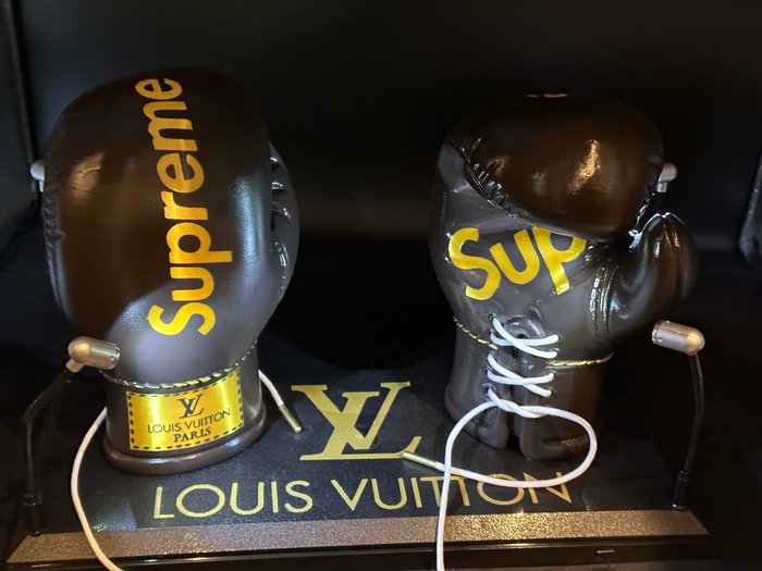 Art Stray-Nos - Street Road boxing gloves Louis Vuitton. - Catawiki