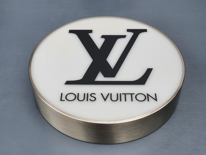LVMH - Reclamebord met achtergrondverlichting - Rond LOUIS VUITTON lichtreclame - groot formaat - Geborsteld aluminium
