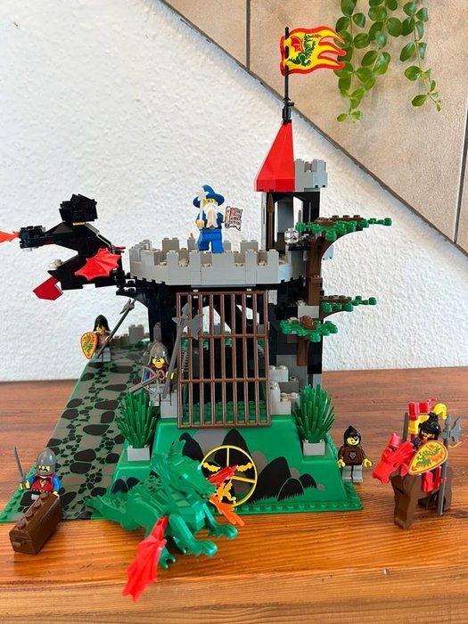 Lego - 6082 - Il castello del drago Lego 6082 - 1990-1999 - Paesi