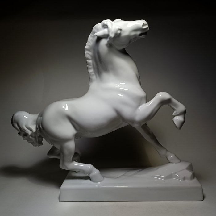 Herend - Sculpture, Large sculpture of a horse - 47 cm - Porcelaine