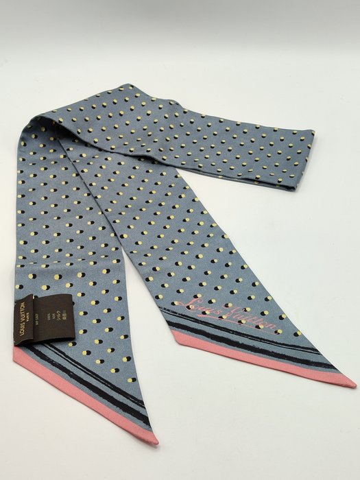 Louis Vuitton Louis Vuitton, zijden sjaal met monogram patroon.