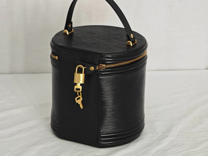 Louis Vuitton - Beauty case (1) - CANNES - Leather - Catawiki