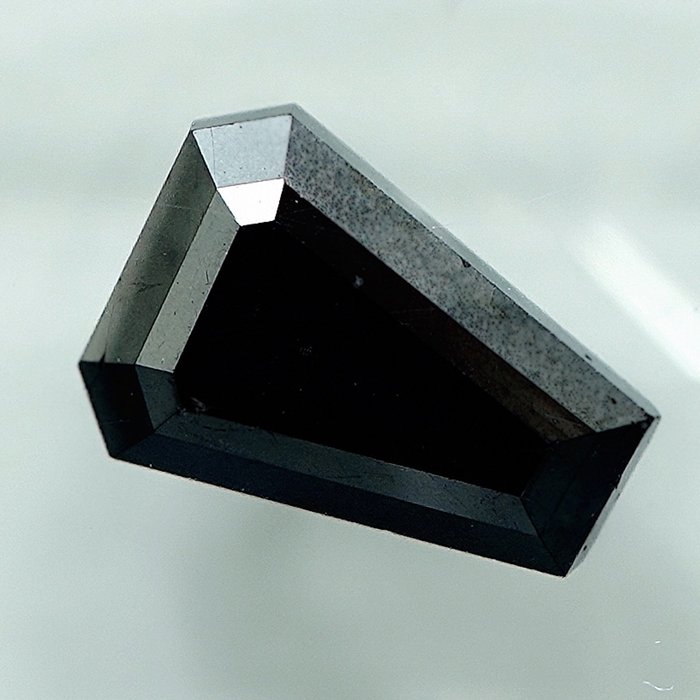 Diamant - 2.33 ct - Calf Head Step Cut - Black - N/A