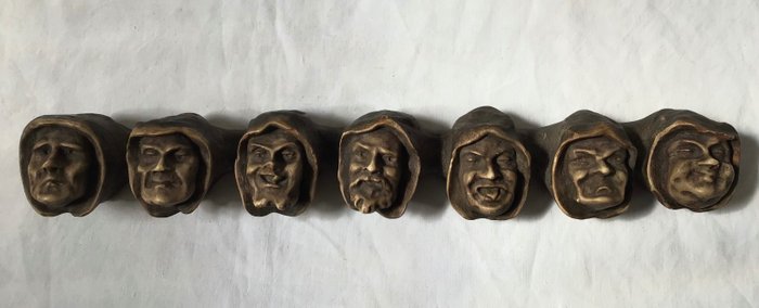 Pfeife - Antiker Pfeifenständer aus Gipsstein mit sieben verschiedenen  Gesichtern, die die 7 Todsünden - Catawiki