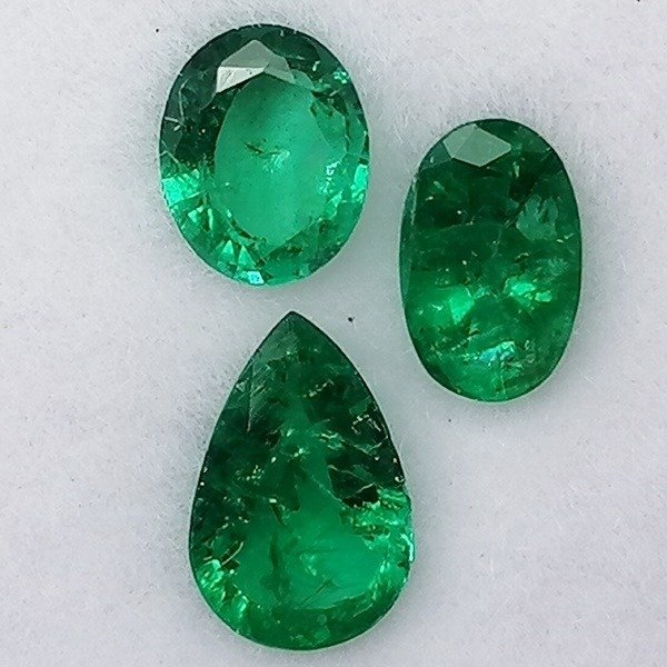 3 pcs  Emerald - 0.81 ct