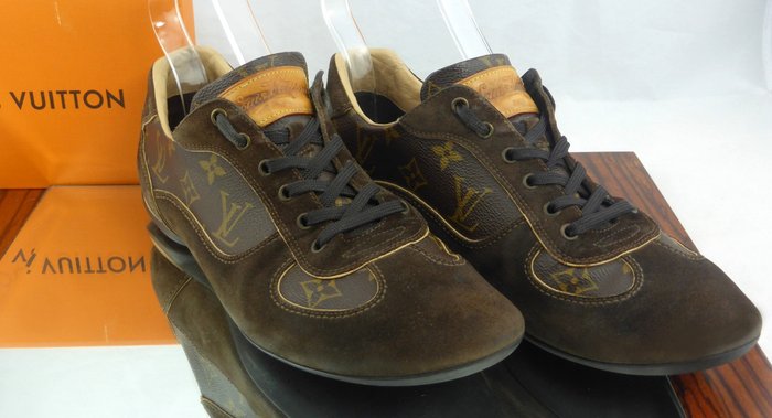 Louis Vuitton Leather Sneakers Size: 8