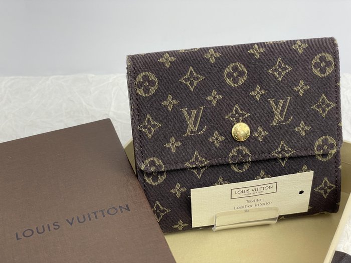 Sold at Auction: LOUIS VUITTON Monogram Elise Wallet