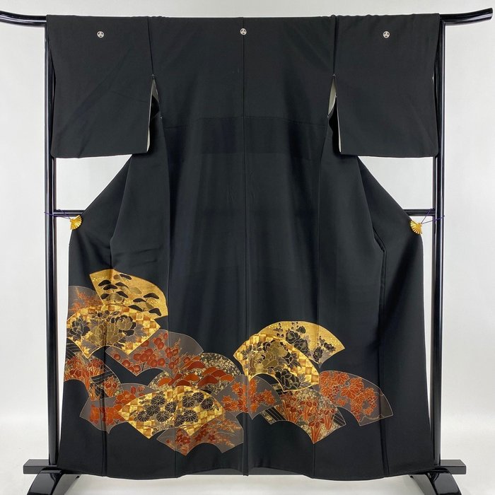 Kimono, Tomesode (1) - Filo d’oro, Seta - Albero di pino, Fiori, Fan - Giappone - Seconda metà del 20° secolo