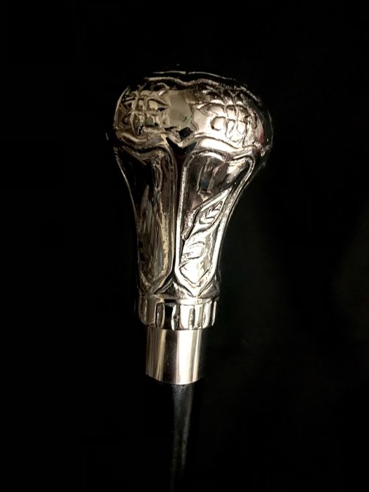 Bastone da passeggio - Un Lord inglese, bastone da passeggio, pomello dal  design elegante con decorazioni Art Nouveau in - Catawiki