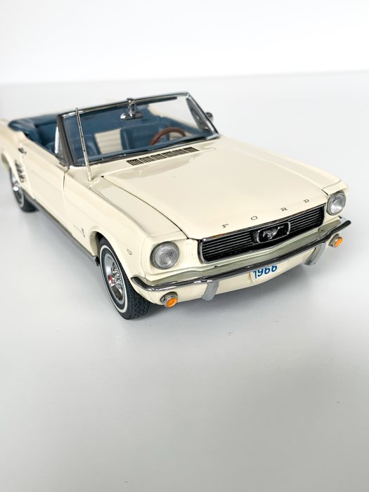 Franklin Mint 1:24 - Voiture miniature (1) - 1964 Ford Mustang