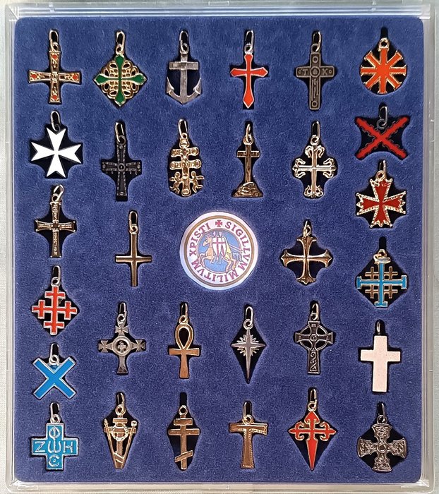 主题收藏系列 - 30 个通用悬挂十字架的完整收藏。