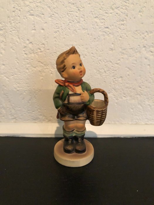 Goebel - MI Hummel - Figurine - Originele Hummel 51 3/0 Dorfbub / Village  Boy 10 cm TMK-5 1972-1979 - (1) - Porcelain - Catawiki