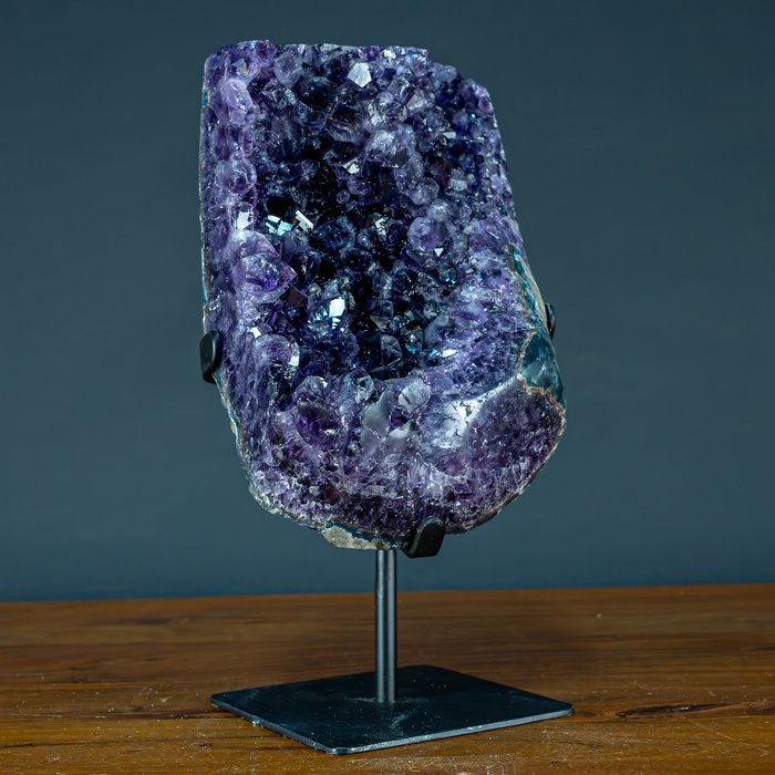 华丽的 AAA++ 紫水晶放在支架上， 乌拉圭- 4504.09 g