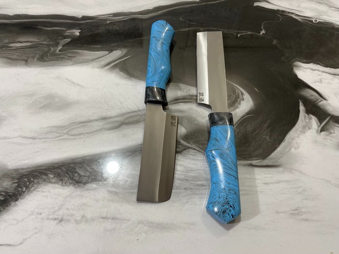 厨刀 - Chef's knife -  锤击特殊钢日本厨师刀 - 蓝色混合树脂手柄 - 日本