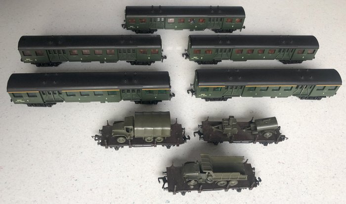HOrnby-acH0 H0 - Model train wagon (8) - Army and passenger wagons - SNCF