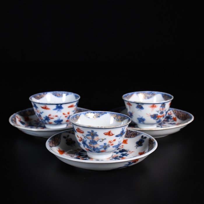 杯子和碟子 - Ensemble de tasses et sous tasses en porcelaine à décor de papillons - 瓷