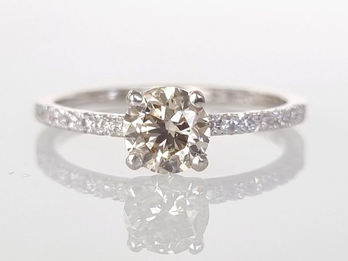 订婚戒指 白金 钻石
