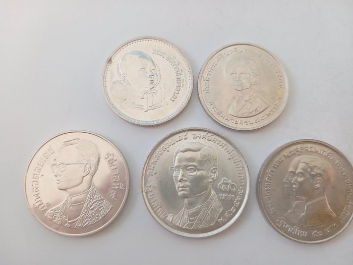 Thailand. 5 verschiedene Silbermünzen , dabei auch seltene 250 Baht 1983 - Jahr der Behinderten ca 1970-2010