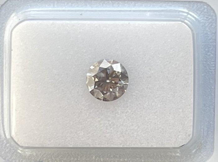 1 pcs 鑽石 - 0.67 ct - 圓形, 明亮型 - Light faint gray - SI3